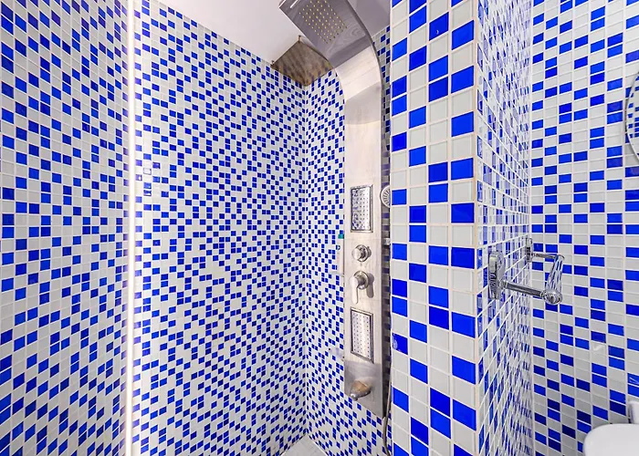 Apartment The Other Side - Spacious 3br With Jacuzzi And Private Sauna Budapest