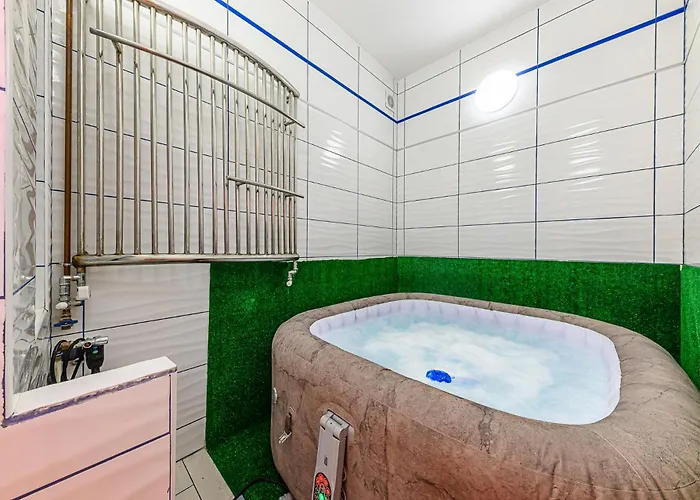 Apartment The Other Side - Spacious 3br With Jacuzzi And Private Sauna Budapest