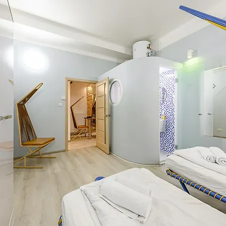 The Other Side - Spacious 3br With Jacuzzi And Private Sauna Apartman
