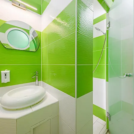 The Other Side - Spacious 3br With Jacuzzi And Private Sauna Apartman *