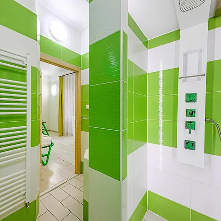The Other Side - Spacious 3br With Jacuzzi And Private Sauna Budapest