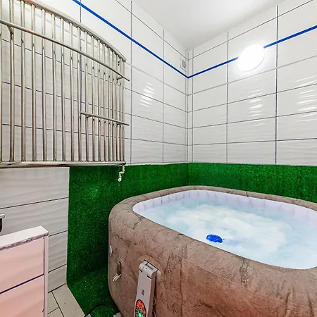 Apartman The Other Side - Spacious 3br With Jacuzzi And Private Sauna Budapest