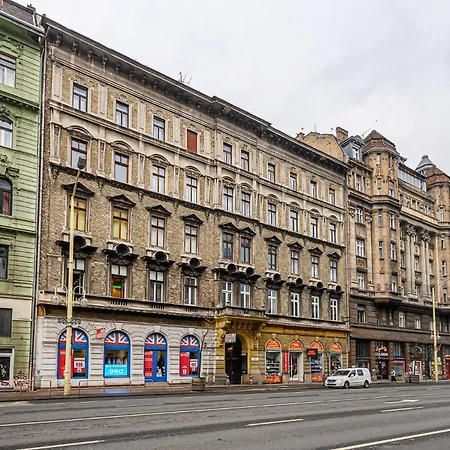 The Other Side - Spacious 3br With Jacuzzi And Private Sauna * Budapest