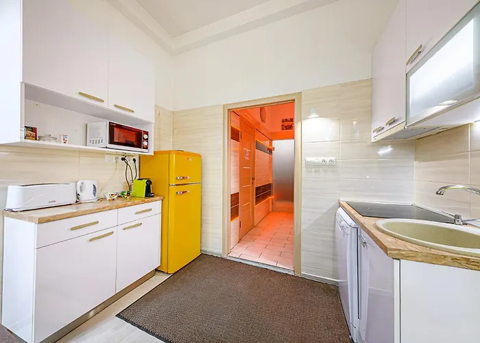The Other Side - Spacious 3br With Jacuzzi And Private Sauna * בודפשט