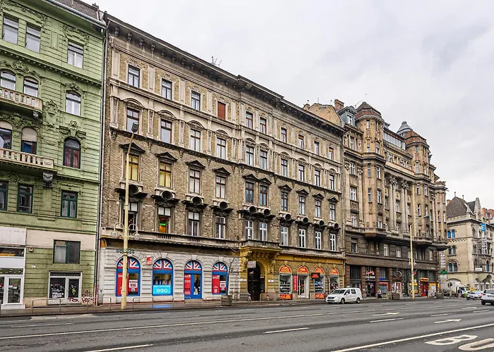 The Other Side - Spacious 3br With Jacuzzi And Private Sauna * Budapešť