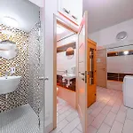 Apartament The Other Side - Spacious 3br With Jacuzzi And Private Sauna Budapesta