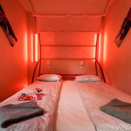 The Other Side - Spacious 3br With Jacuzzi And Private Sauna 아파트 *