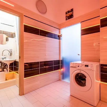 Apartment The Other Side - Spacious 3Br With Jacuzzi And Private Sauna Budapest