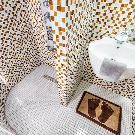 The Other Side - Spacious 3br With Jacuzzi And Private Sauna