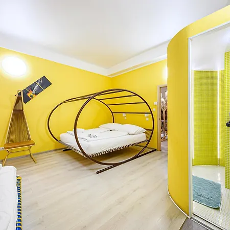 The Other Side - Spacious 3br With Jacuzzi And Private Sauna Budapesta